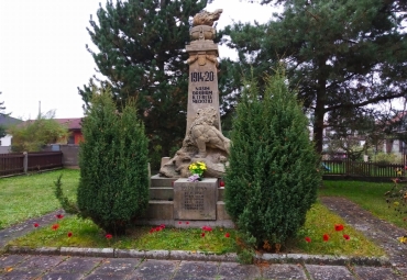 Černilovský Pomník padlým byl postaven před 100 lety